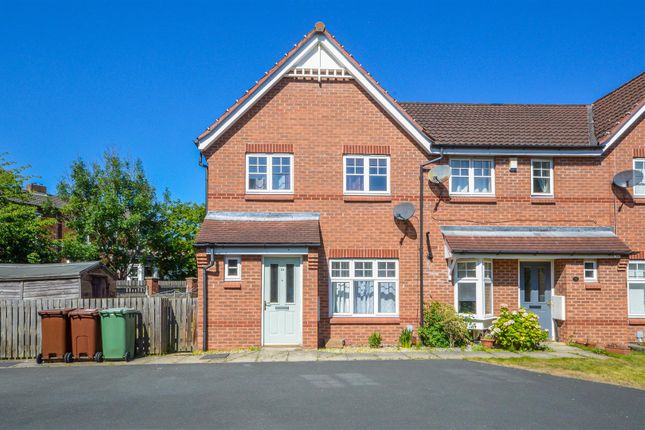 Mill Chase Gardens, Alverthorpe WF2 3 bed townhouse for sale