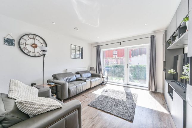 Sandy Hill Road, Woolwich, London, SE18 2 bed flat for sale