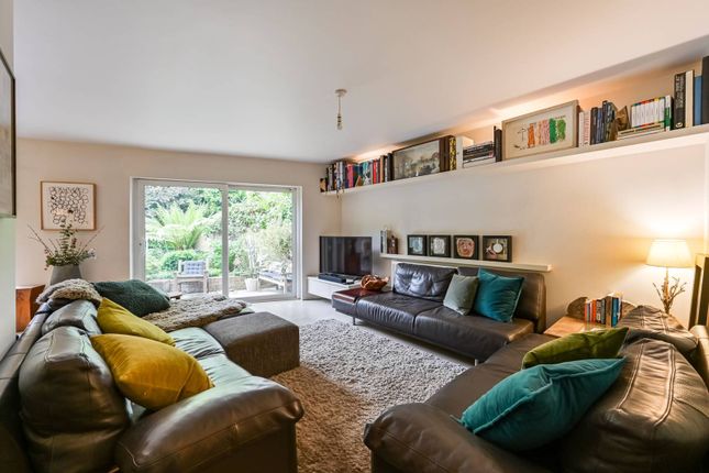 6 bedroom semi-detached house for sale
