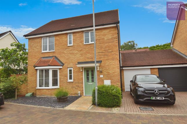 3 bed link detached house