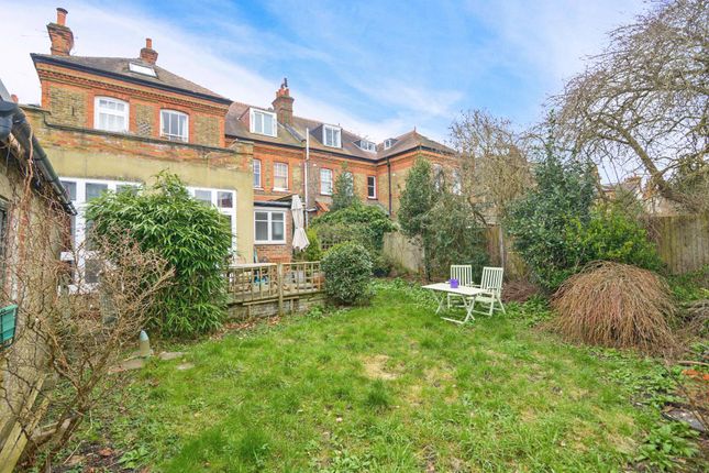 Popes Grove, Twickenham, TW1 2 bed apartment for sale