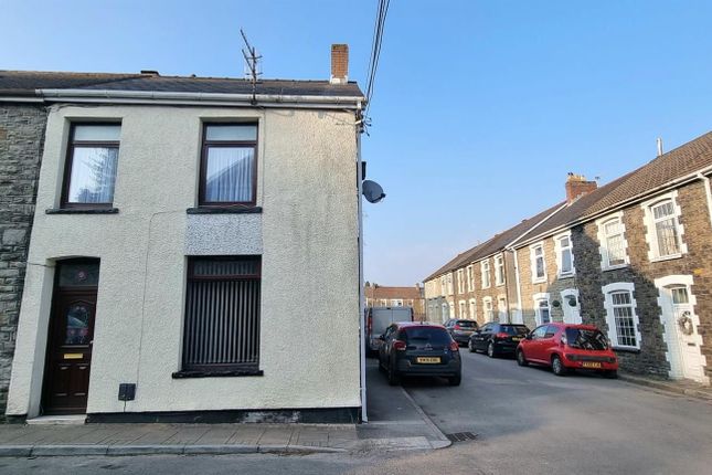 3 bed end terrace house