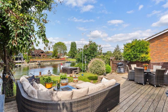 Hamhaugh Island, Shepperton, TW17 4 bed detached house for sale