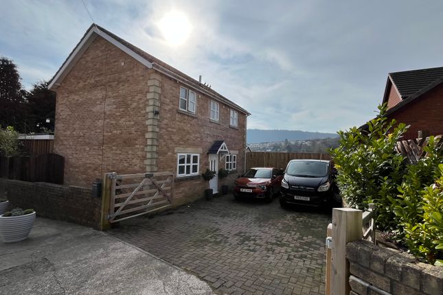 4 bed detached house