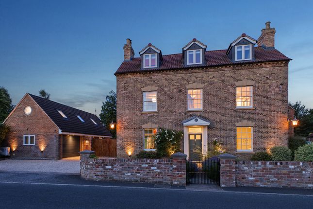 6 bedroom detached house for sale
