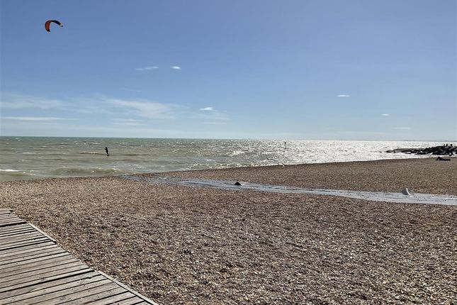 Marine Parade, Hythe, Kent 2 bed flat for sale