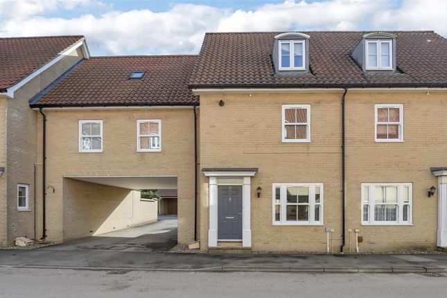 4 bed link detached house