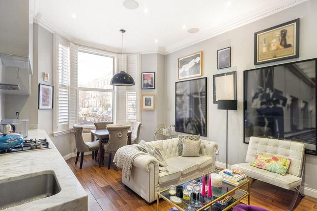 London SW10 1 bed apartment for sale