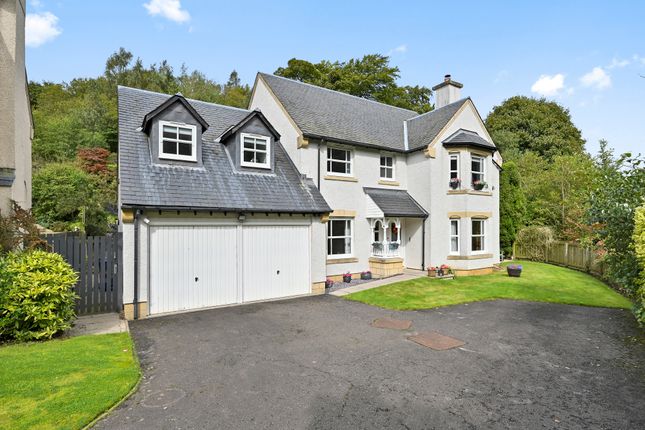 5 bed detached house