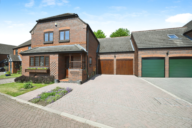 4 bed link detached house