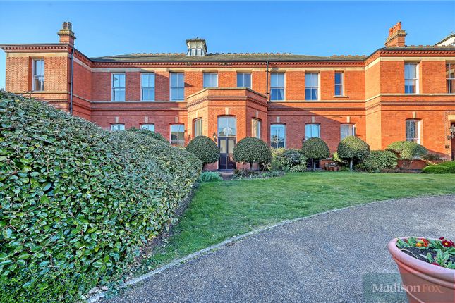 Hampstead Avenue, Woodford Green IG8 2 bed apartment for sale
