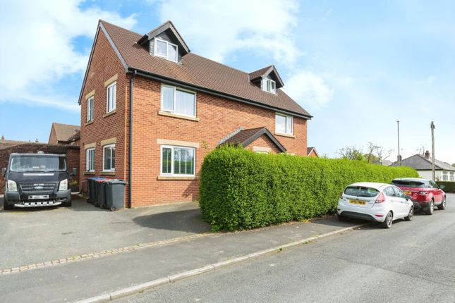 5 bed detached house