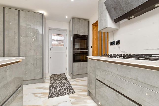 4 bed detached house