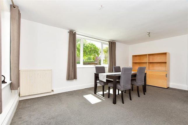 5 bed detached house