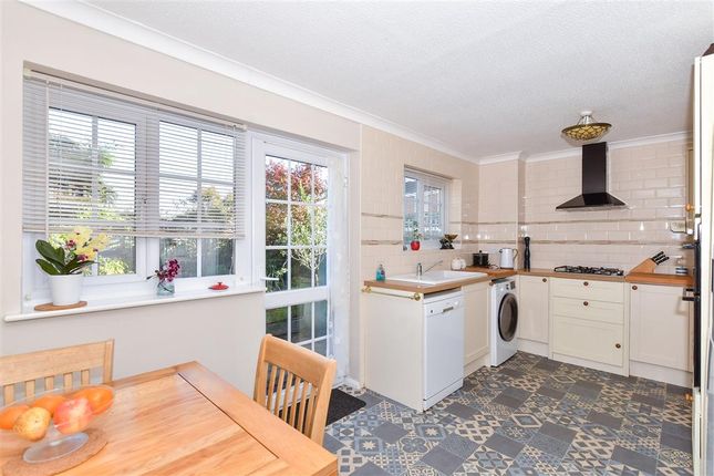 Whitebeam Drive, Coxheath, Maidstone... 3 bed semi