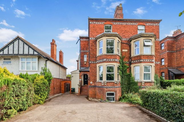 6 bed semi-detached house