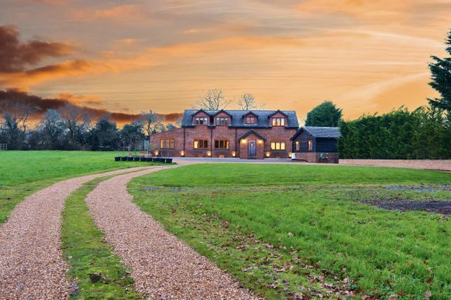 5 bed detached house