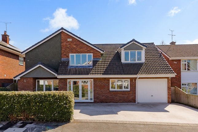 5 bed detached house