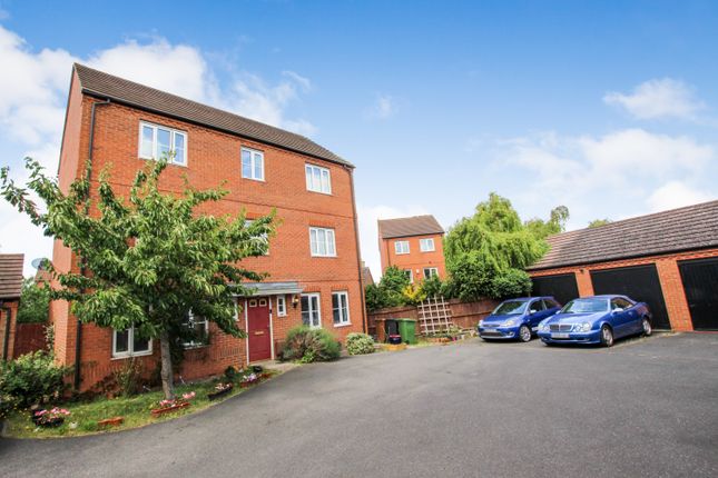 5 bed detached house