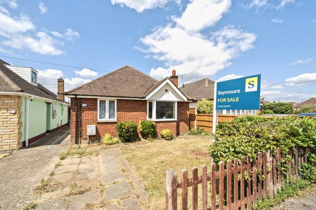 Selbourne Avenue, Surrey KT15 2 bed bungalow for sale