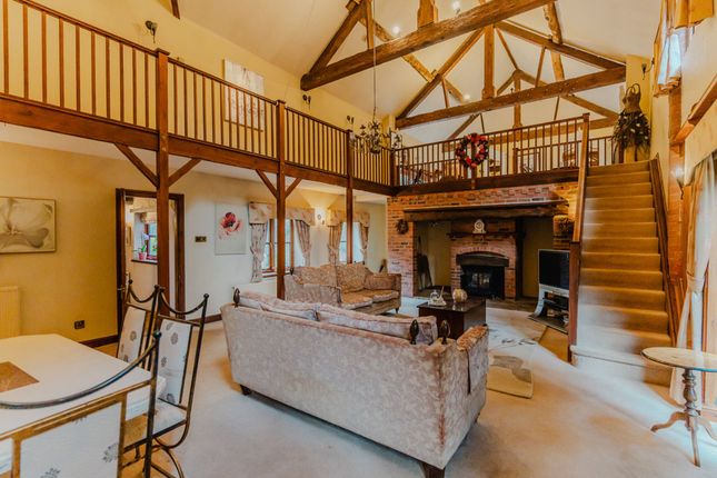 Barn Close, Castle Donington, DE74 5 bed barn conversion for sale