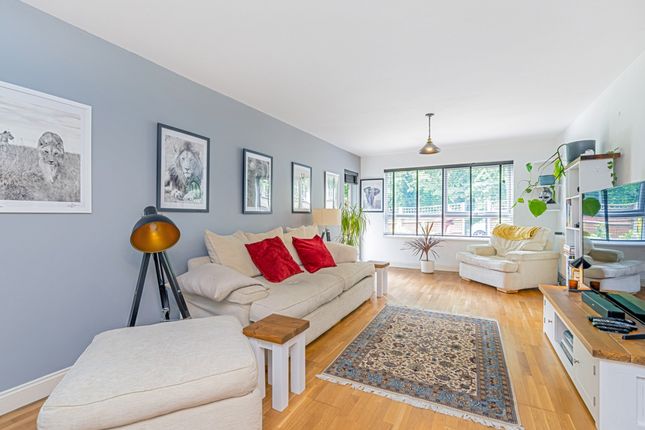 Hanger Lane, London, W5 2 bed apartment for sale