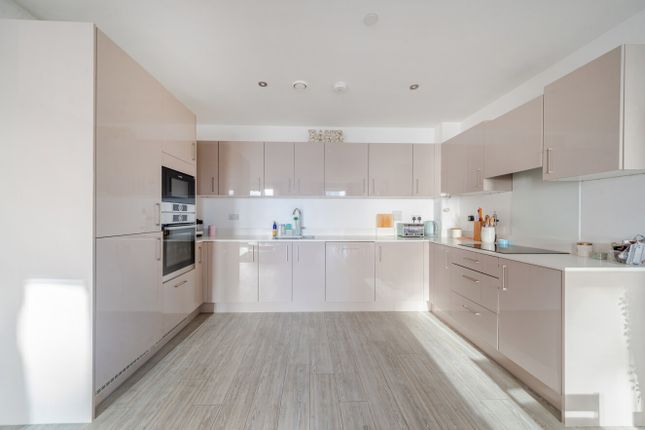 Trinity Way, London 2 bed apartment for sale