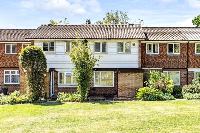 Oaks Close, Leatherhead, Surrey, KT22 3 bed terraced house for sale