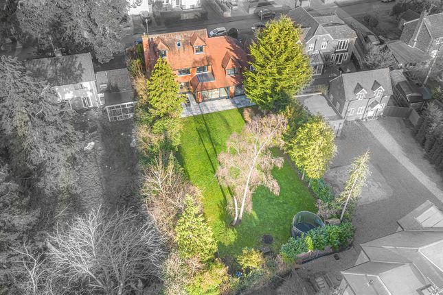 6 bed detached house