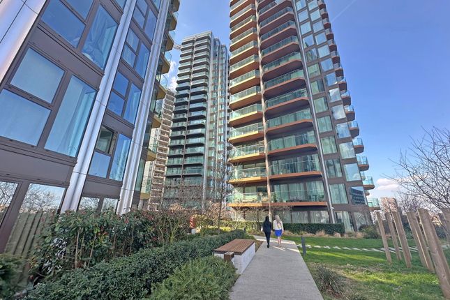 Duke Of Wellington Avenue, London SE18 2 bed flat for sale