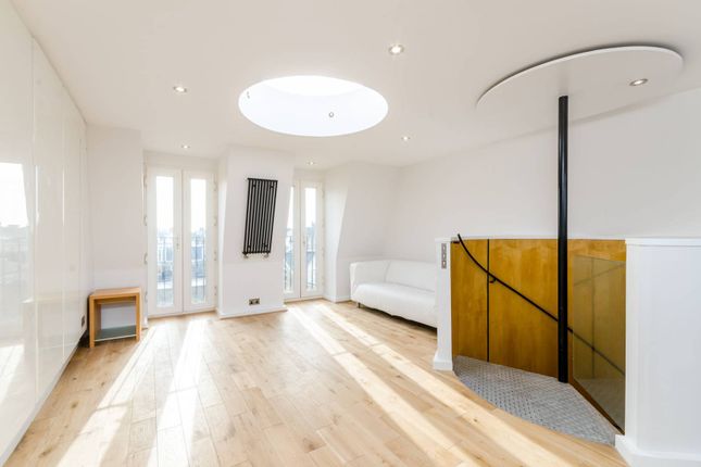 Lillie Road, Fulham, London, SW6 2 bed flat for sale