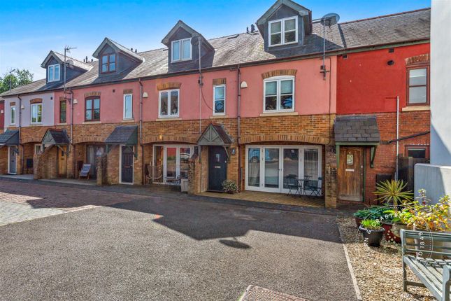 2 bedroom mews property for sale