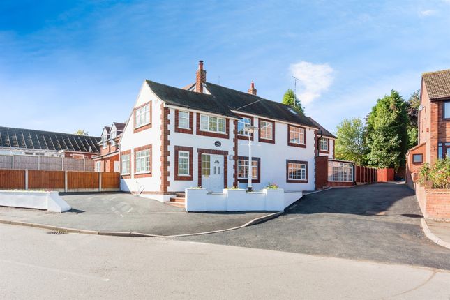 4 bed detached house