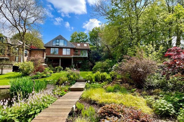5 bed detached house