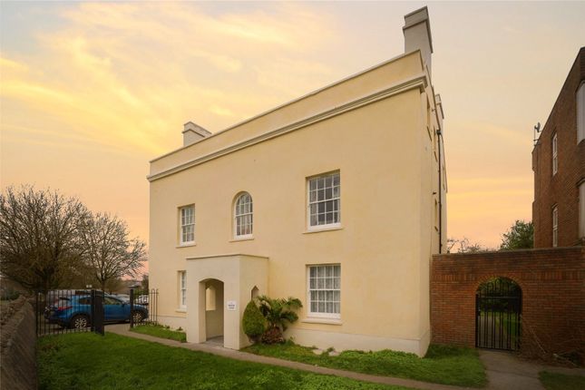 3 bedroom flat for sale