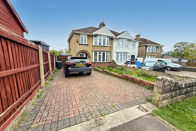 Vicarage Road, Swindon, SN2 3 bed semi