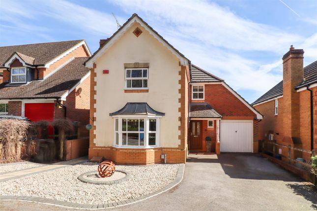 Camus Close, Church Crookham GU52 4 bed detached house for sale
