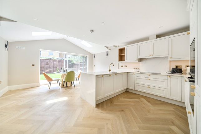 Pyne Road, Surbiton KT6 3 bed detached house for sale