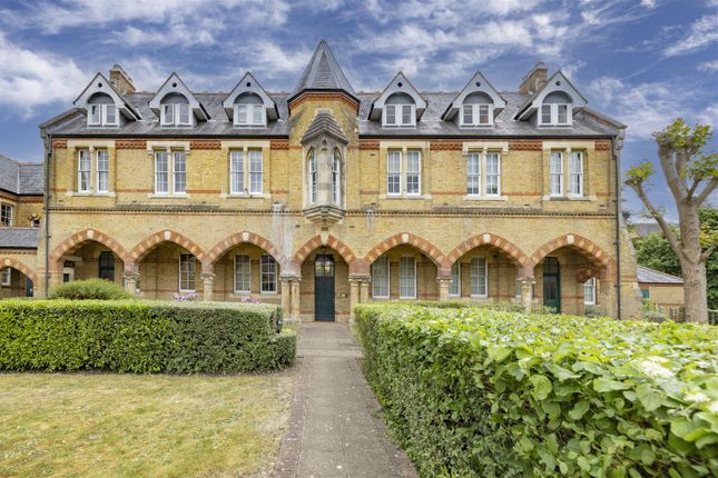 3 bedroom flat for sale