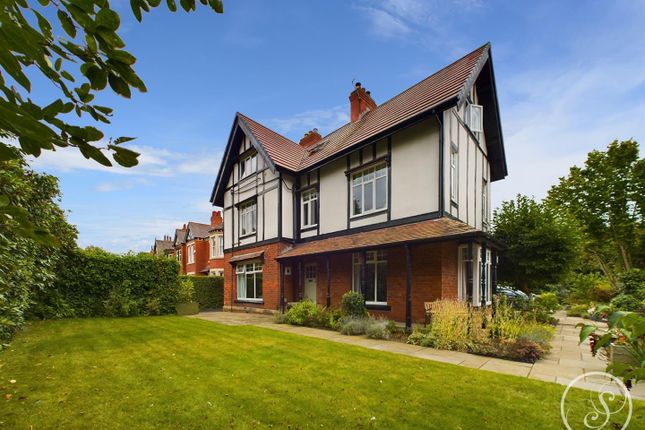 Lidgett Lane, Leeds 2 bed flat for sale