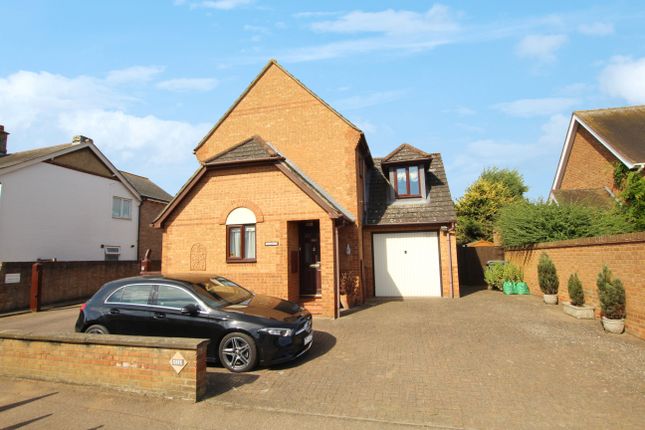 4 bed detached house