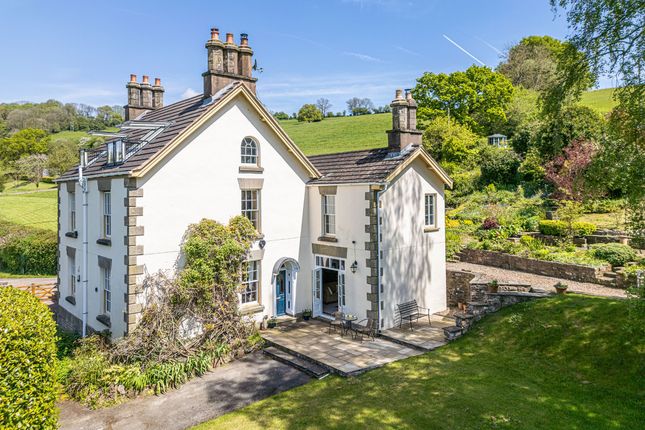 6 bedroom detached house for sale