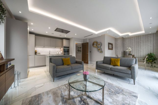 Watford Road, Radlett, Hertfordshire... 2 bed apartment for sale