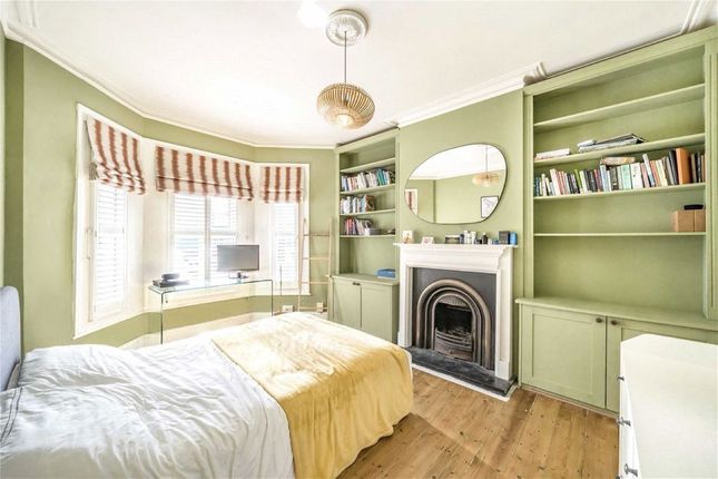 Kilburn Lane, London W10 2 bed flat for sale