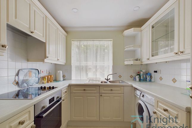 River Bank Close, Maidstone, ME15 2 bed flat for sale
