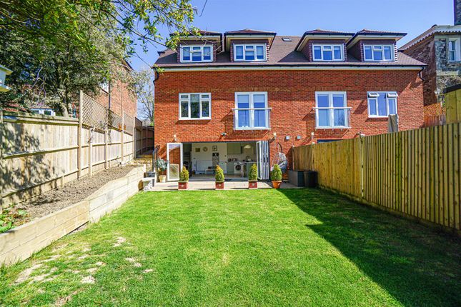 Sedlescombe Road North, St.... 3 bed semi