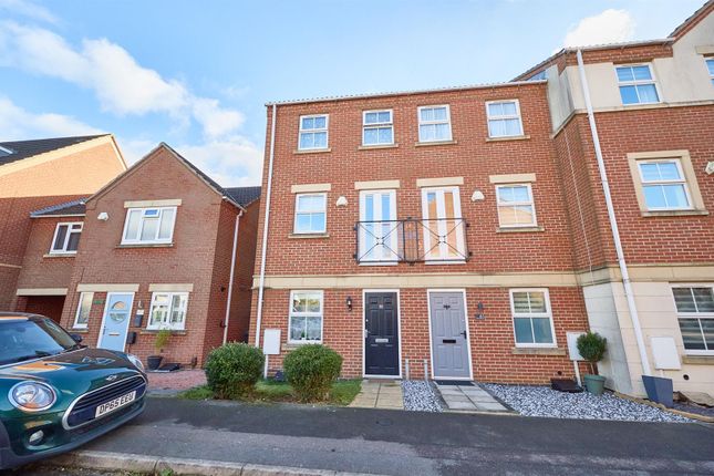 Richmond Gate, Hinckley 3 bed townhouse for sale