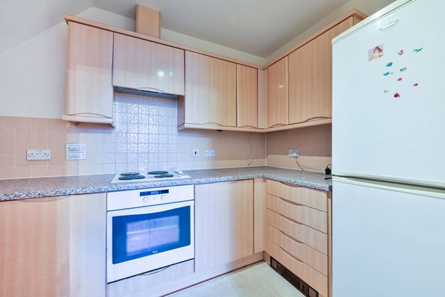 Goldsworth Road, Woking, GU21 2 bed flat for sale