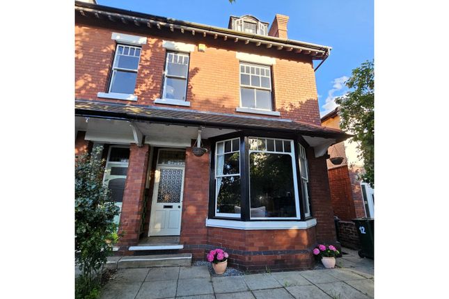5 bedroom semi-detached house for sale