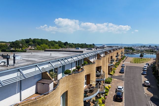 Almansa Way, Lymington, SO41 2 bed apartment for sale